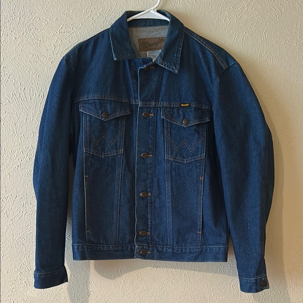 Wrangler Blue Lightweight Shirt Jacket with Classic Denim Style